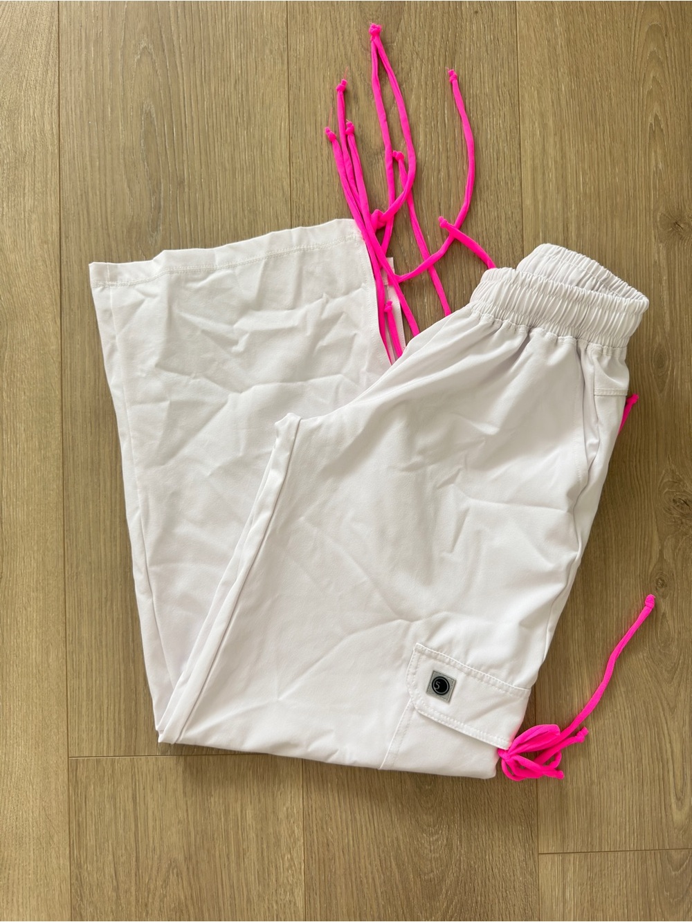 FIVE Dancewear Girls White Cargo Dance pants with Hot Pink tie sides - never wor